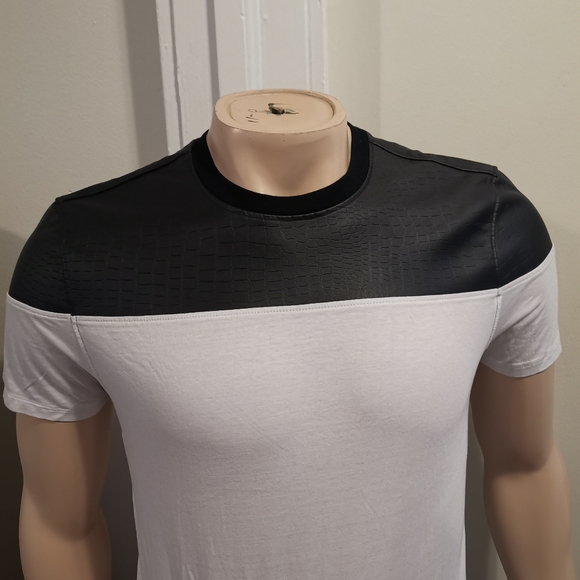 Guess Men's Croc Embossed Yoke Tee XS Black White - Picture 2 of 12